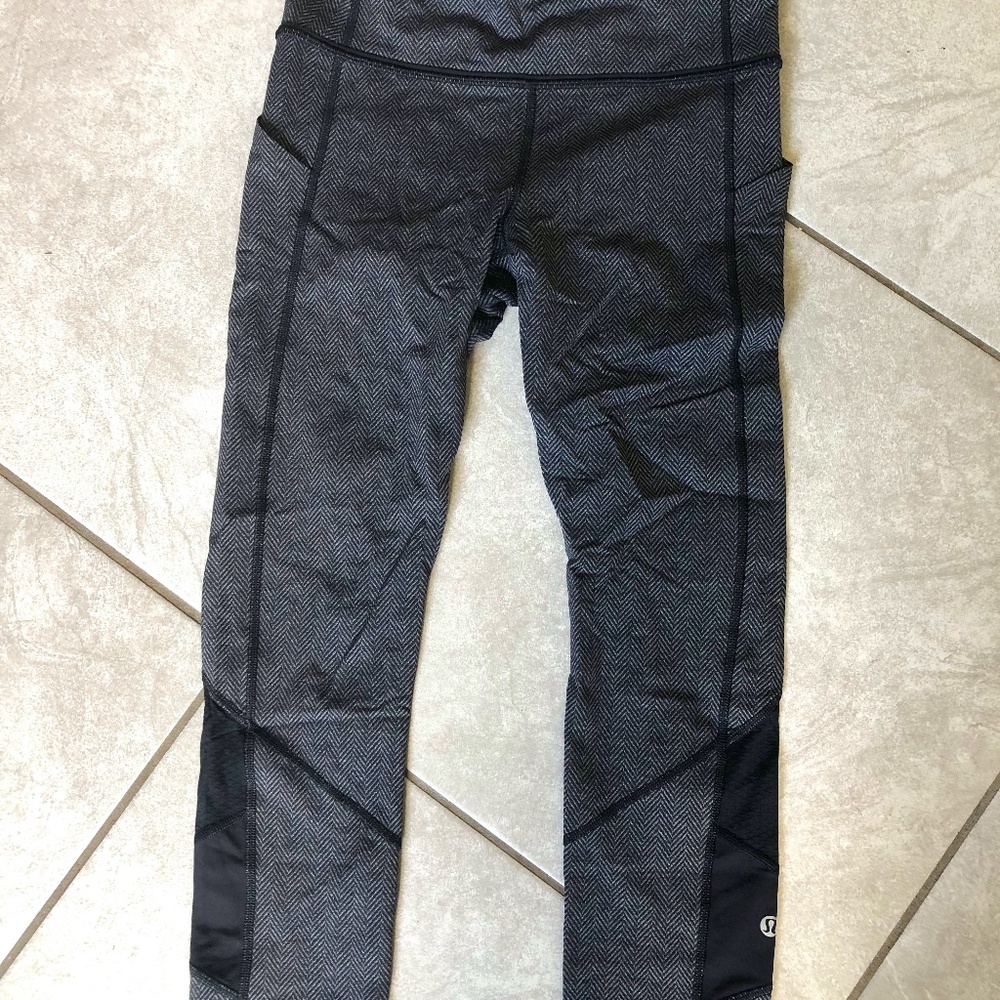 Lululemon Cropped Leggings - Size 6